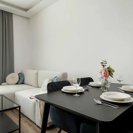 Apartman Modern In The Center Of With Air Conditioning And Balcony By Renters