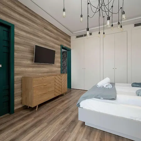 Apartman Modern In The Center Of With Air Conditioning And Balcony By Renters