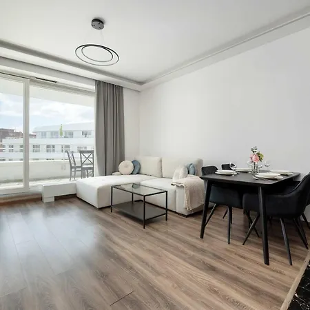 Apartman Modern In The Center Of With Air Conditioning And Balcony By Renters *